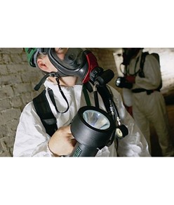 Faro alogeno ad alte prestazioni antideflagrante. Certificata CE e ATEX Faro alogeno ad alte prestazioni antideflagrante. Certificata CE e ATEX