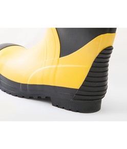 Stivale in gomma dielettrico per antincendio boschivo