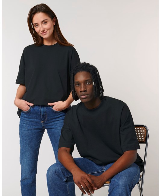 La t-shirt unisex oversize con collo a bordo alto Stanley Stella Blaster in offerta La t-shirt unisex oversize con collo a bordo alto Stanley Stella Blaster in offerta