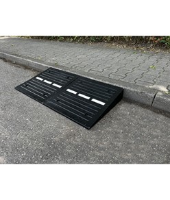 Rampa per marciapiedi Safemax in PVC riciclato Rampa per marciapiedi Safemax in PVC riciclato