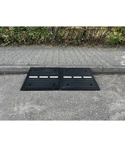 Rampa per marciapiedi Safemax in PVC riciclato Rampa per marciapiedi Safemax in PVC riciclato