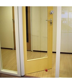 Protezione salvadita per porte fino a 180°