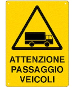 Cartello 'attenzione passaggio veicoli'