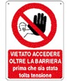 Cartello vietato accedere oltre la barriera prima che sia stata tolta la tensione Cartello vietato accedere oltre la barriera prima che sia stata tolta la tensione