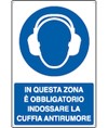 Cartello in questa zona è obbligatorio indossare la cuffia antirumore Cartello in questa zona è obbligatorio indossare la cuffia antirumore