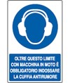 Cartello  oltre questo limite con macchian in moto è obbligatorio indossare