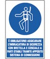 Cartello è obbligatorio assicurare l'imbracatura di sicurezza con bretella Cartello è obbligatorio assicurare l'imbracatura di sicurezza con bretella