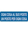 Cartello con scritta 'ogni cosa al suo posto un posto per ogni cosa'