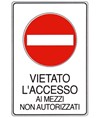 Cartello 'vietato l'accesso ai mezzi non autorizzati'