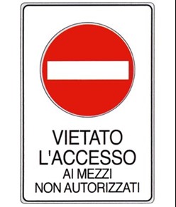 Cartello 'vietato l'accesso ai mezzi non autorizzati'