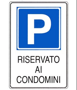 Cartello 'riservato ai condomini'