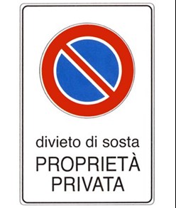 Cartello 'divieto di sosta proprietà privata'