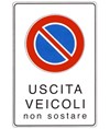 Cartello 'uscita veicoli non sostare'