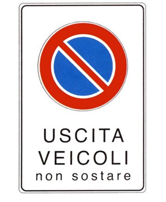 Cartello 'uscita veicoli non sostare' Cartello 'uscita veicoli non sostare'