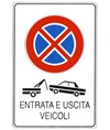 Cartello 'entrata e uscita veicoli'