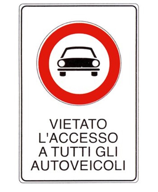 Cartello 'vietato l'accesso a tutti gli autoveicoli' Cartello 'vietato l'accesso a tutti gli autoveicoli'