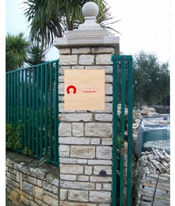 Cartello personalizzato con stampa su legno formato quadrato