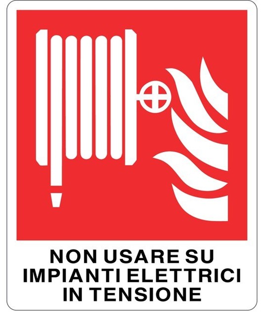 etichette adesive 'non usare su impianti elettrici in tensione' con simbolo lancia antincendio