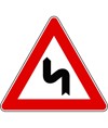 Cartello stradale doppia curva a sinistra Cartello stradale doppia curva a sinistra