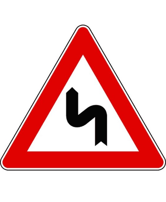 Cartello stradale doppia curva a sinistra Cartello stradale doppia curva a sinistra