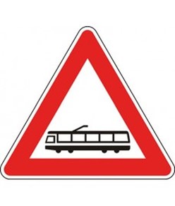 Cartello stradale attraversamento tram