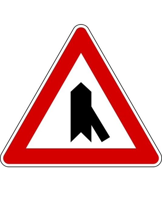 Segnale stradale confluenza a destra Segnale stradale confluenza a destra
