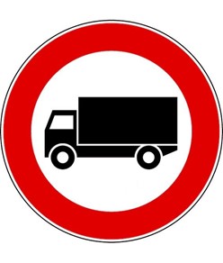 Cartello vietato il transito ai mezzi pesanti