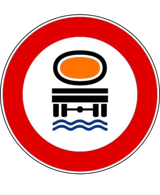 Cartello divieto di transito ai veicoli con merci contaminanti Cartello divieto di transito ai veicoli con merci contaminanti