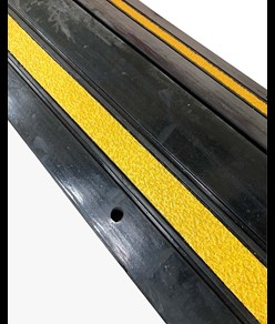 Guaina passacavo flessibile pesante con canale da 6 cm.