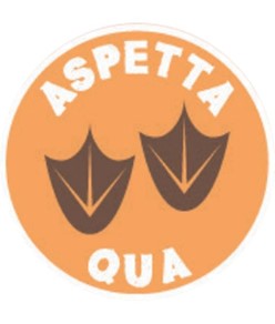 Adesivo calpestabile 'aspetta qua'