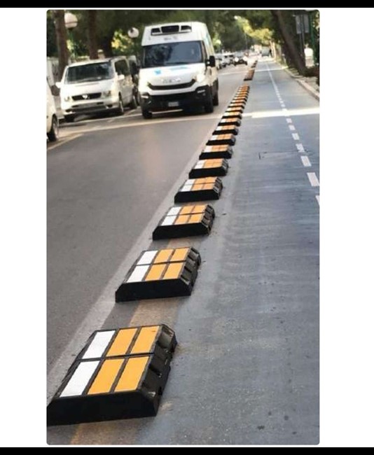 Cordolo in gomma per pista ciclabile  Secure Bike