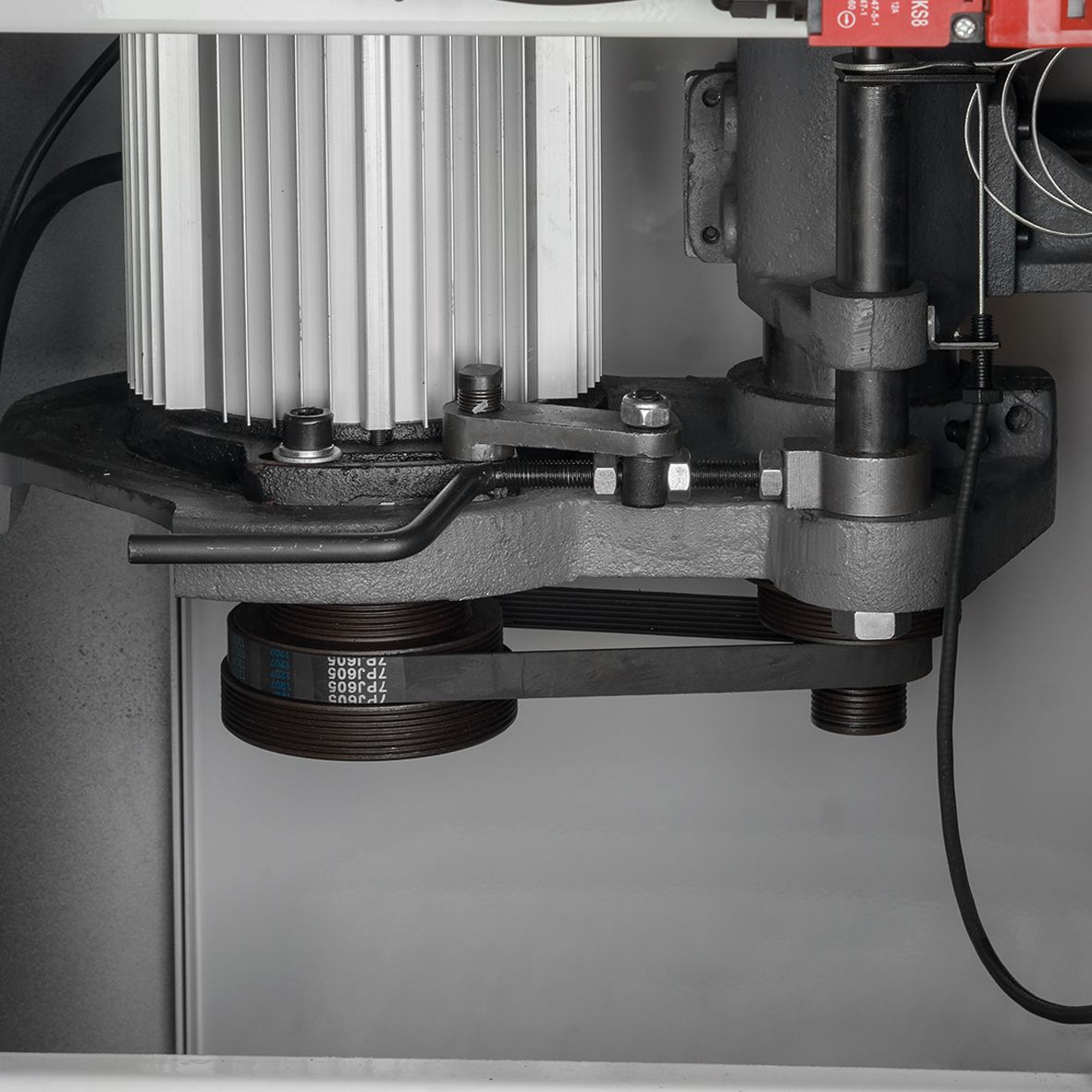 Fresatrice con tavola scorrevole