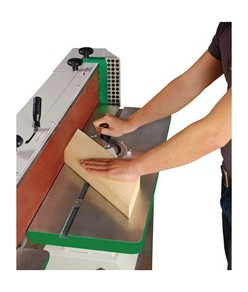 Levigatrice a nastro oscillante con guida angolare e arresto pezzo regolabile da -45° a +45°