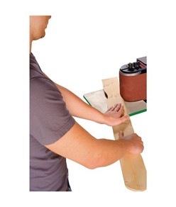 Levigatrice a nastro oscillante con guida angolare e arresto pezzo regolabile da -45° a +45°