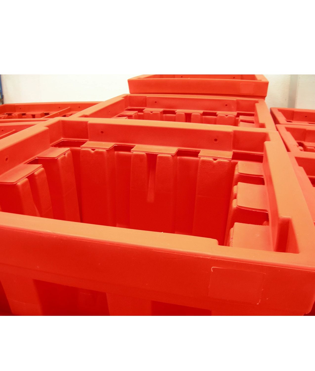 Vasca di contenimento liquidi per cisterna