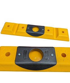 Cordolo stradale con delineatore cilindrico Cordolo stradale con delineatore cilindrico