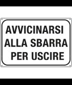 Cartello 'avvicinarsi alla sbarra per uscire'