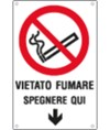 Cartelli di divieto 'vietato fumare spegnere qui'