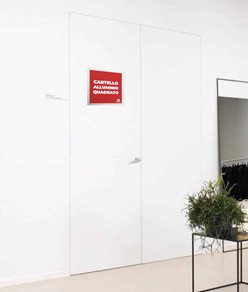 Cartello personalizzato in alluminio rinforzato formato quadrato