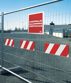 Cartello personalizzato in alluminio rinforzato formato verticale