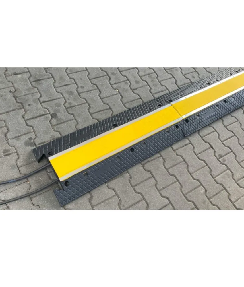 Dosso passacavi Safemax, in PVC - dimensioni: mm 1000x400x60h - 3 canaline da Ø32 mm