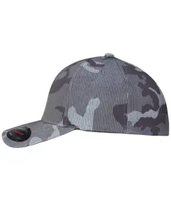 Cappellino con striscia camo Flexfit (6277CS) Flexfit by Yupoong