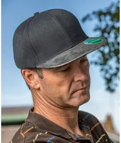 Cappellino snapback con visiera piatta glitter Bronx Result Headwear