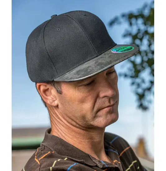 Cappellino snapback con visiera piatta glitter Bronx Result Headwear