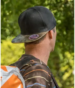 Cappellino snapback con visiera piatta glitter Bronx Result Headwear