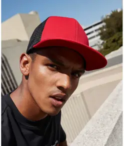 Cappellino trucker 6 pannelli Original con visiera piatta Beechfield