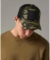 Cappellino trucker snapback con patch Beechfield