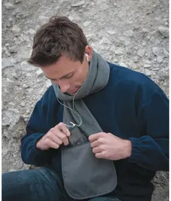 Sciarpa in pile Polartherm™ con tasca con zip Result Winter Essentials