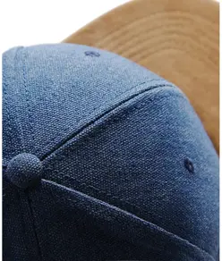 Snapback con visiera scamosciata Beechfield