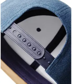Snapback con visiera scamosciata Beechfield